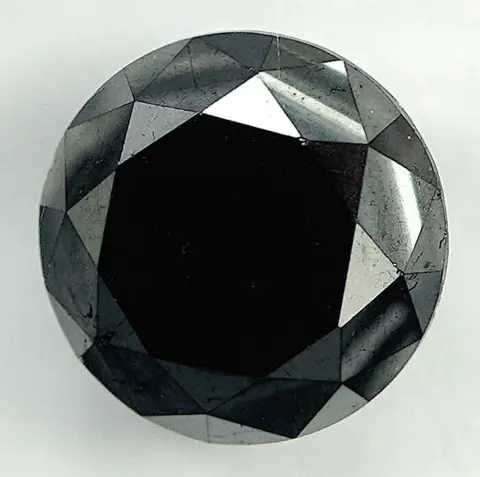 Diamant - 2.61 ct - Briljant - Kleurbehandeld - N/A