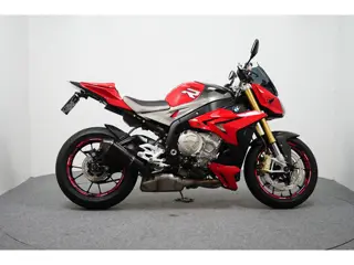 BMW S 1000 R GERESERVEERD T/M 31-03 TI (bj 2016)