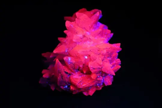 TOP fluorescentie CALCITE met PYRIET - Topexemplaar -