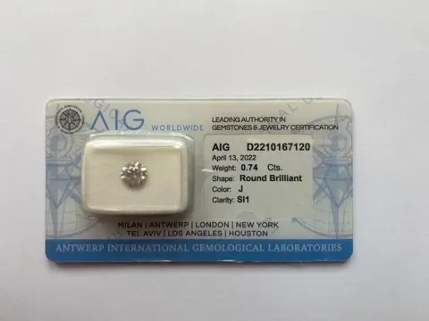 1 pcs Diamant - 0.74 ct - Rond - J - SI1