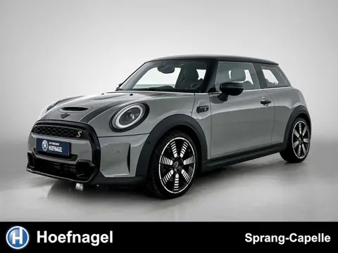 Mini Mini 2.0 Cooper S Classic Trim | Adaptive Cruise | Camera | Stoelverw. | CarPlay | Navigatie |