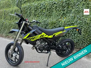 Rieju MRT SM 50 RACING E5+ Zwart / Fluor Geel NIEUW BETAAL met in3