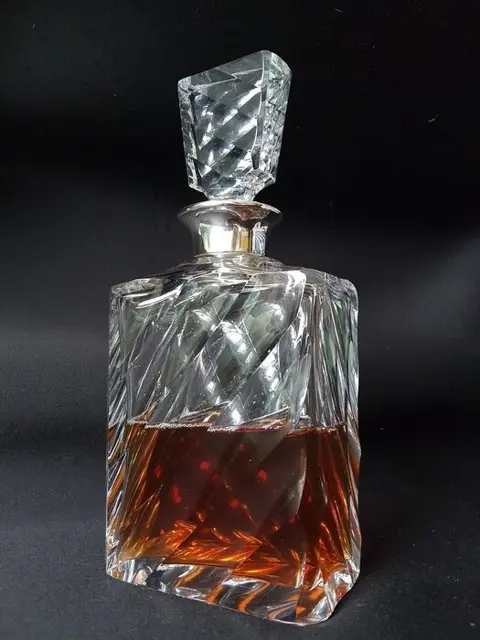 Whiskey kristallen karaf met zilveren hals. - kristal