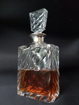 Whiskey kristallen karaf met zilveren hals. - kristal