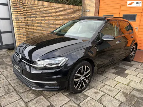 Volkswagen Golf 1.5 TSI Highline / panorama dak!