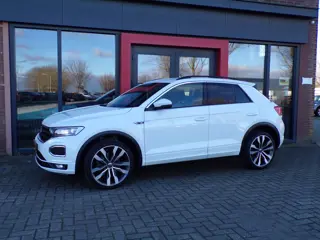 Volkswagen T-Roc 1.5 TSI R-Line Business Virtual cockpit Carplay Stoelverwarming Trekhaak