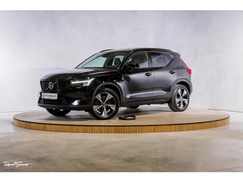 Volvo XC40 1.5 T5 Plug-in hybrid Ultimate Dark | Panorama dak | Zwenkbare trekhaak | Adaptieve cruis