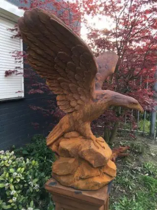 Vliegende adelaar , tuinbeeld ,toni