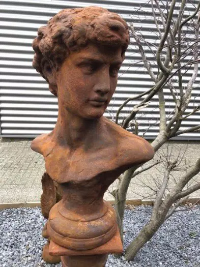 Borstbeeld david , tuinbeeld