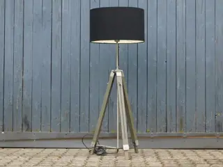 Lamp op statief , lamp , klassieke lamp