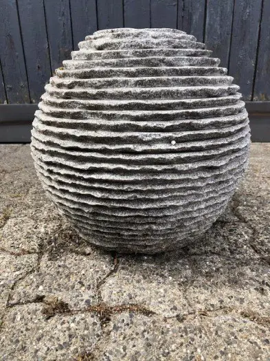 Water ornament , waterbol graniet