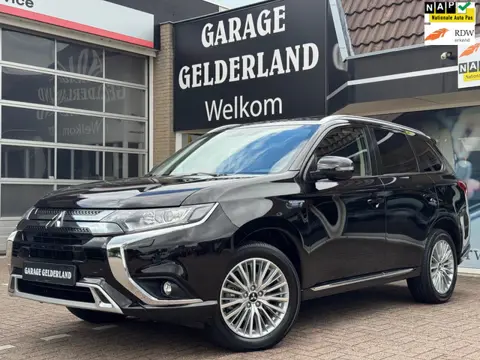 Mitsubishi Outlander 2.4 PHEV Intense+ | Volleder | Xenon | Camera | Cruise | Climate | Pdc | Isofix