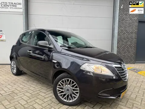 Lancia Ypsilon 0.9 TwinAir Silver Plus [Airco|LM velgen|Elek.pakket|2e eig|Nette auto]