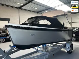 Corsiva 565 New Age Sloep/30 PK Suzuki/Inclusief Trailer en Vaarklaar./bj.2018/kleur: grijs/geen vaa