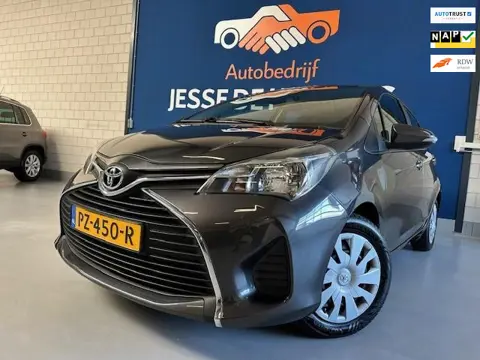 Toyota Yaris 1.0 VVT-i Now/bj.2016/kleur: grijs / airco/ 5 deurs/ NAP met 120028 km.en APK tot 10/20