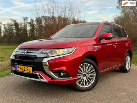Mitsubishi Outlander 2.4 PHEV Intense+ Automaat / Camera / Leder-Alcantara / Navi / 18" Velgen / Cli