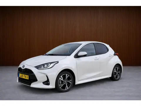 Toyota Yaris 1.5 Hybrid 115 First Edition Parelmoer-wit