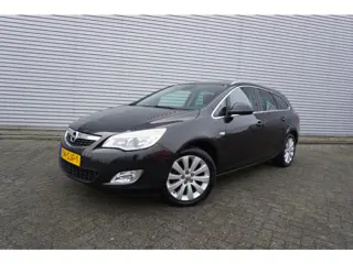 Opel Astra Sports Tourer 1.4 Cosmo Climate / Navi / Cruise / Parkeersens. / Trekhaak / Lm velgen / N
