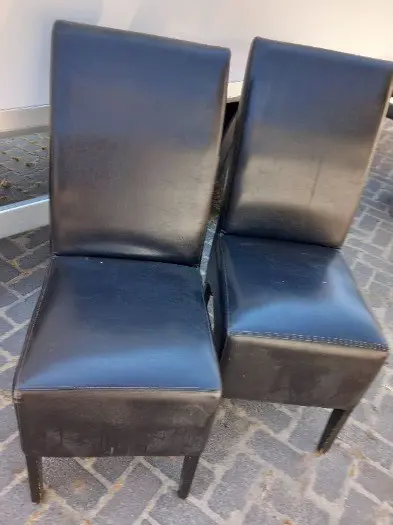 Eetkamerstoelen, erg degelijk - aanwezig 12 stuks