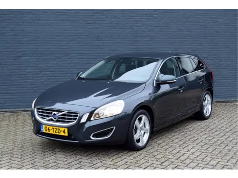 Volvo V60 1.6 T4 Momentum (bj 2012, automaat)