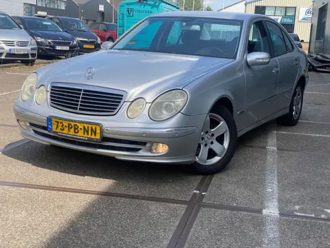 Mercedes-Benz E-klasse 200 K. Avantgarde/ automaat/ 5drs/ nap/ dealeronderhouden/ 1jaar apk/ volle o