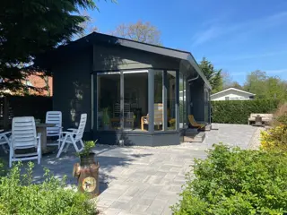 Lekker ruim chalet op klein park bij De Koog