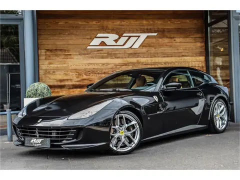 Ferrari GTC4 Lusso Turbo 3.9 V8 **APPROVED/Lift/360 camera/Pano/Ceramic/Carplay/20**