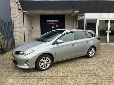 Toyota Auris Touring Sports 1.8 Hybrid Lease+ / PANODAK / ALU VELGEN / CAMERA / NAVI / DEALER SERVIC