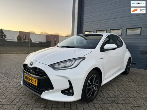 Toyota Yaris 1.5 Hybrid Dynamic Dealer onderhouden | CarPlay