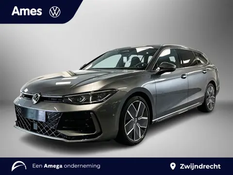 Volkswagen Passat Variant 1.5 150pk eTSI R-Line Edition App-Connect Wireless | Panoramadak | Achteru