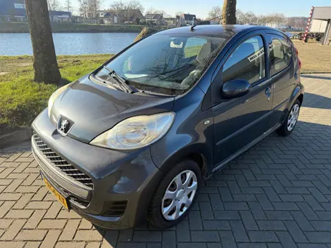 Peugeot 107 1.0-12V XR