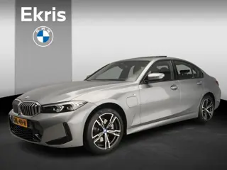BMW 3 Serie Sedan 320e | M-Sportpakket | LED | Navigatie | Schuifdak | Sportstoelen | Shadow line | 