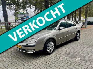 Ford Mondeo 1.8-16V First Edition NAP NIEUWE APK CRUISE CLIMA MF STUUR VOORRUIT VERWARMING RADIO CD 