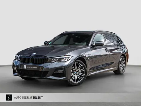 BMW 3-serie Touring 330e | M-Sport | Sfeer | Dealer Onderhouden | Carplay | Sfeerverlichting | Stoel