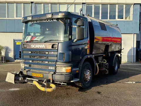 Scania P94-220 4X2 SWEEPER / VEEGMACHINE (bj 2000)