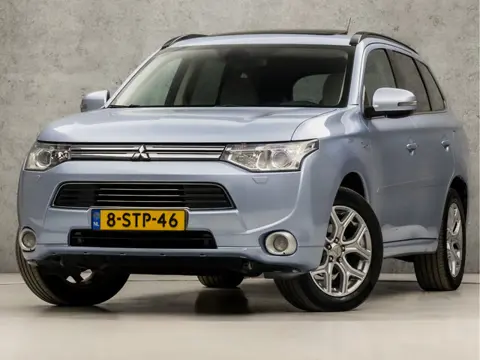 Mitsubishi Outlander 2.0 PHEV Deluxe 203Pk (SCHUIFDAK, NAVIGATIE, CAMERA, LEDER, STOELVERWARMING, AD