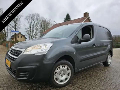 Peugeot Partner 1.6VTi Benzine 3-Zits met Airco, Cruise, PDC, Trekhaak, Etc.