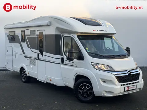 Adria MATRIX 670 SL Lengtebedden Bj.2021 | Level Systeem | Luchtvering | Garage | Zonnepaneel MAXXFA