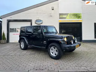 Jeep Wrangler Unlimited 3.8 Sahara Zwart