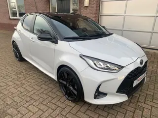 Toyota Yaris 1.5 Hybrid GR Sport (bj 2022, automaat)