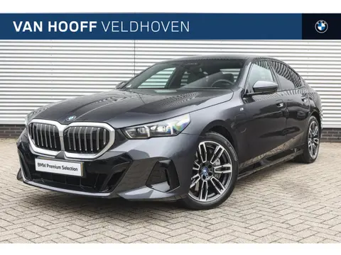 BMW 5 Serie 550e xDrive M Sport Automaat / Trekhaak / Adaptief onderstel professional / Comfort Acce