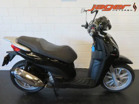 Piaggio CARNABY 300 ZEER FRAAI! (bj 2010)