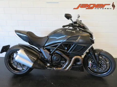 Ducati DIAVEL CARBON PERFECT! (bj 2011)