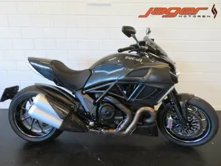 Ducati DIAVEL CARBON PERFECT! (bj 2011)