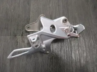 LINKER SCHETSPLAAT BMW F 800 R 2009 - 2014