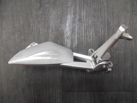 RECHTER SCHETSPLAAT BMW K 1200 R 2005 - 2008