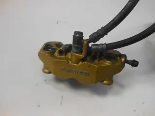 REMKLAUW RECHTS VOOR Suzuki GSX R 600 2004 - 2005