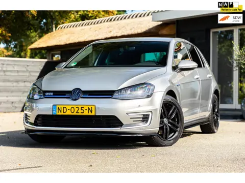 Volkswagen Golf 1.4 TSI GTE Spoilerset I 17 Inch I Dodehoek I Climate I Cruise I Camera I Parkeersen
