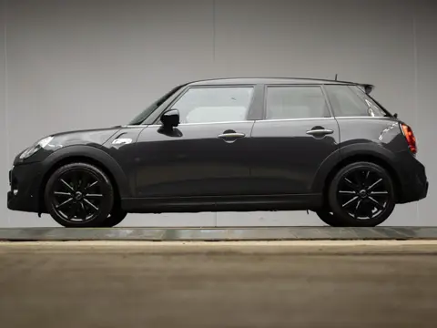 Mini Mini 2.0 Cooper S Sport (PANORAMADAK,NAVI,HARMAN/KARDON,PDC,LED,STOELVERWARMING,DAB,SPORTSTOELE