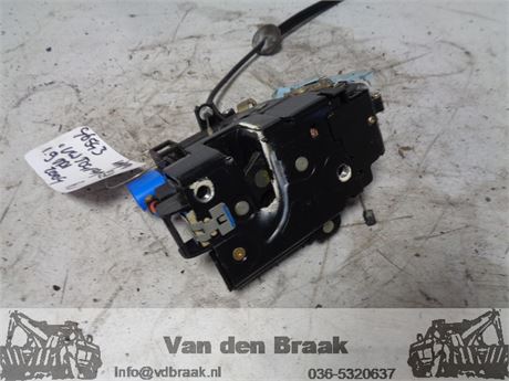 Volkswagen Touran 2003-2010 Deurslot rechts voorzijde